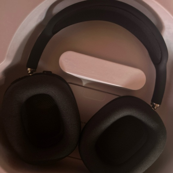 Black Wireless Over-Ear Headphones - Picture 6 of 6